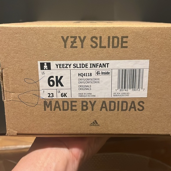 Yeezy slides 6 - Picture 4 of 4